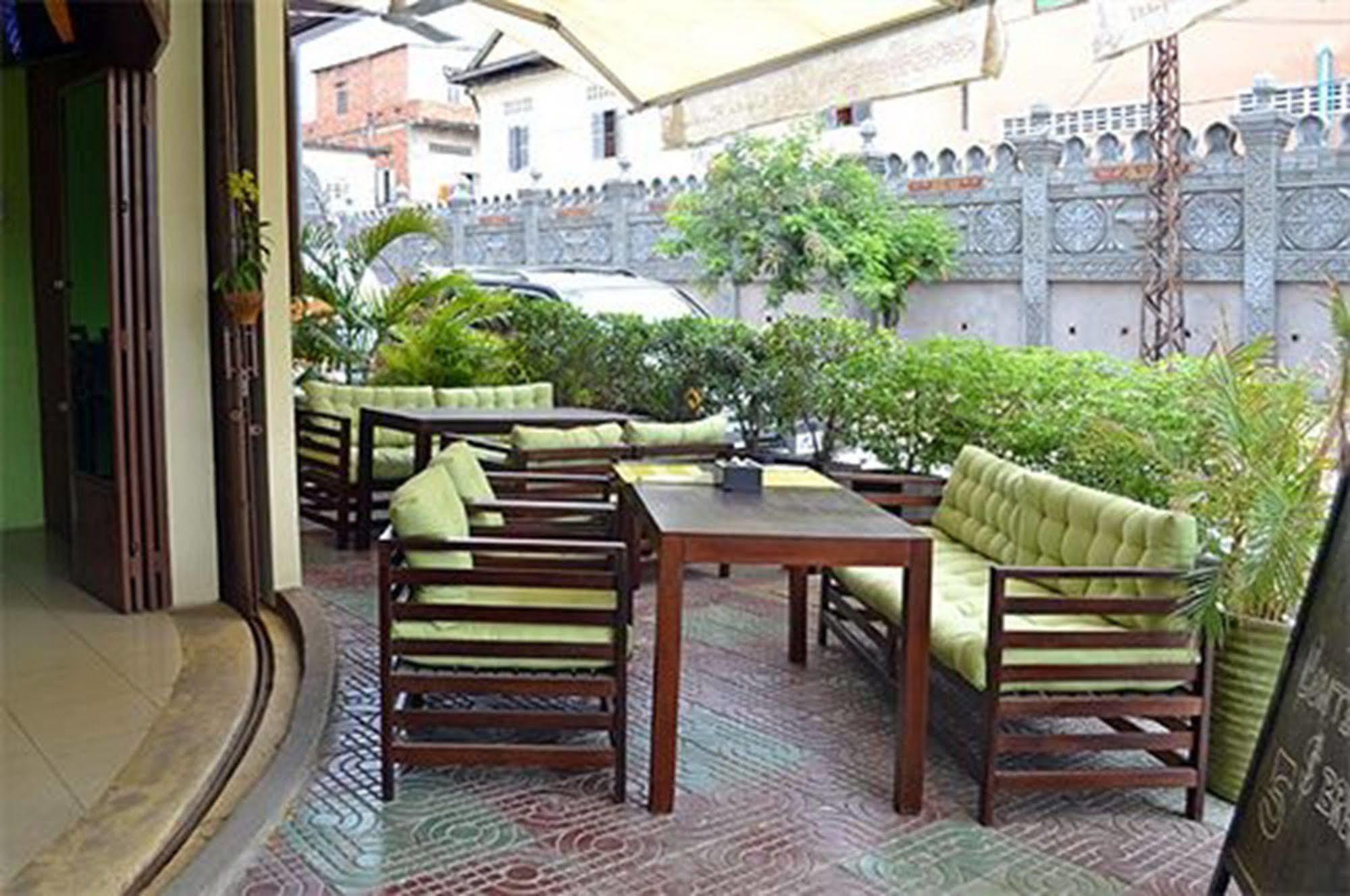 Cyclo Hotel-Bar-Restaurant Phnom Penh Eksteriør bilde