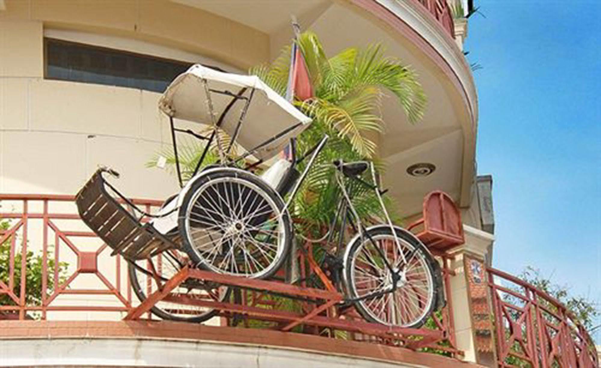 Cyclo Hotel-Bar-Restaurant Phnom Penh Eksteriør bilde